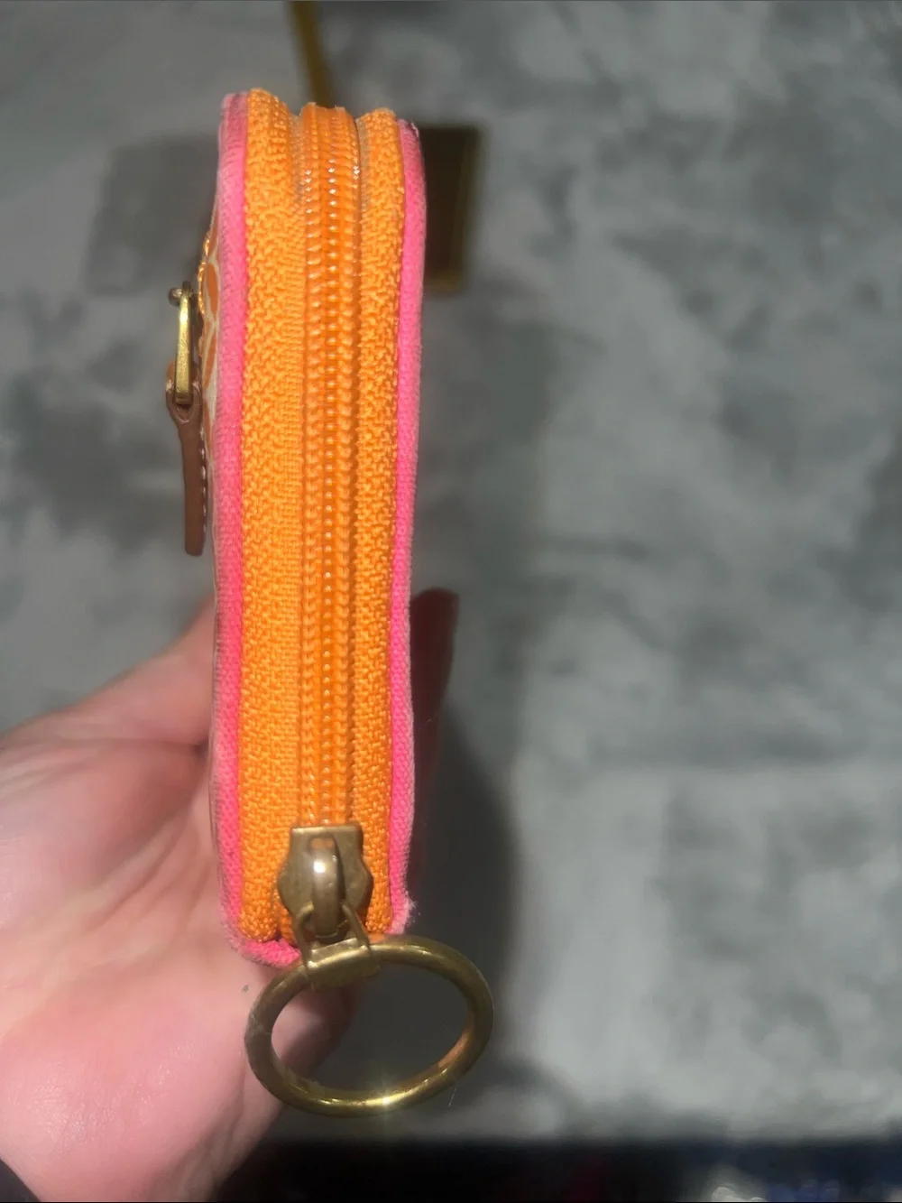 vintage Fossil zip-around wallet styled with an orange and white geometric